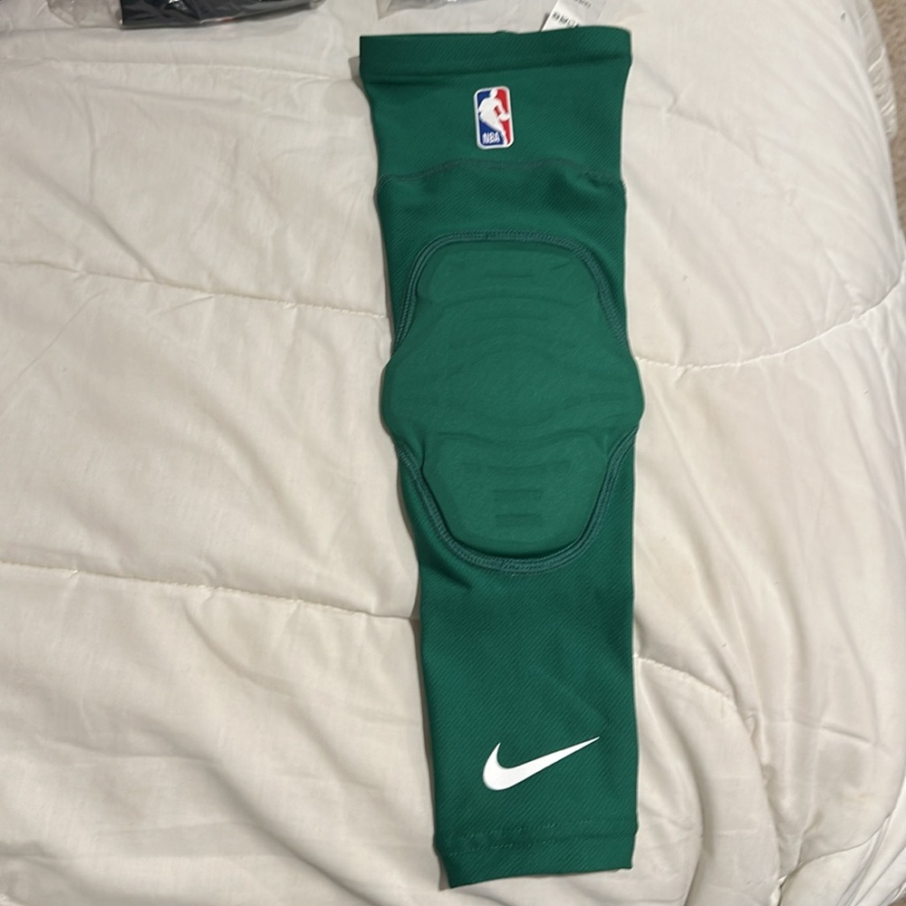 NWT Nike NBA Player Issue Padded Shooting Arm Sleeve